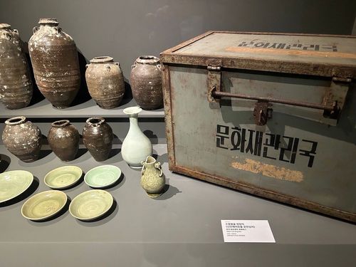 신안 해저 유물 운반 상자     (서울=연합뉴스) 김예나 기자 = 국립해양유산연구소 목포해양유물전시관에 전시된 유물 운반용 상자 모습. 2023년 10월 촬영한 사진. 2025.4.10     yes@yna.co.kr