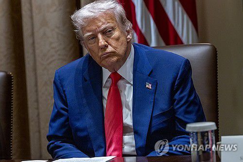 10일(현지시간) 백악관 각료회의에 참석한 도널드 트럼프 미국 대통령[워싱턴 EPA=연합뉴스. 재판매 및 DB 금지]