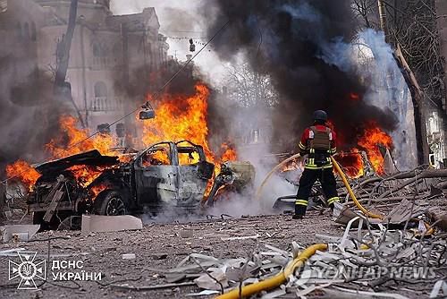 러시아 미사일 공격을 받은 우크라이나 수미주[UPI 연합뉴스. 우크라이나응급서비스 제공. 재판매 및 DB 금지]