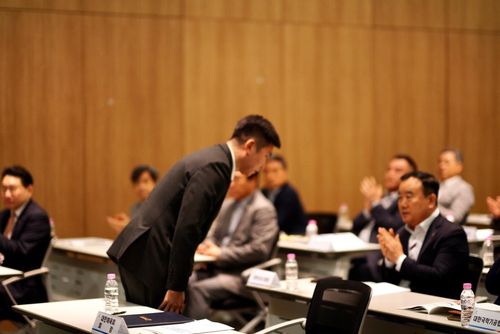 종목단체장 간담회서 인사하는 유승민 체육회장[촬영 이동칠]