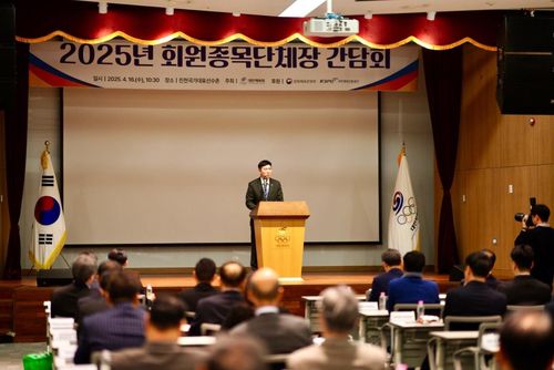 종목단체장 간담회서 인사말 하는 유승민 체육회장[촬영 이동칠]