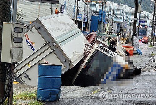 지난해 9월 부산 사상구 싱크홀[독자제공. 재판매 및 DB금지]
