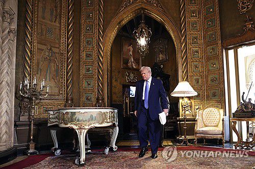 마러라고 자택의 황금색 장식[AP 연합뉴스 자료사진]