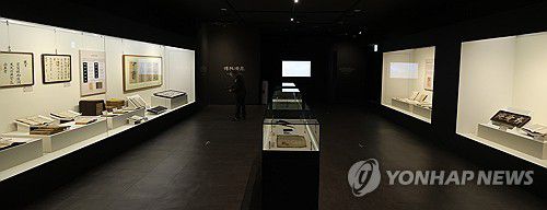 '조선의 의사들, 인을 실천하다'(서울=연합뉴스) 강민지 기자 = 21일 서울 강서구 허준박물관에서 개관 20주년 기념 '조선의 의사들, 인(仁)을 실천하다' 특별전이 열리고 있다. 특별전은 유학의 최고 덕목인 인(仁)을 의술로 펼쳐낸 조선시대 유의와 의관들의 이야기를 담았다. 2025.3.21 mjkang@yna.co.kr