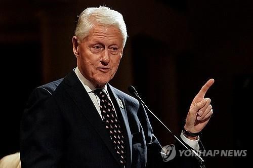 오클라호마시티서 연설하는 클린턴 전 대통령[오클라호마시티< 미 오클라호마주 > 로이터=연합뉴스.재판매 및 DB금지]