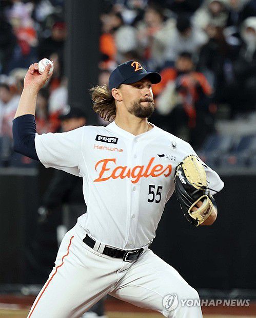 역투하는 와이스(대전=연합뉴스) 양영석 기자 = 17일 대전 한화생명 볼파크에서 열린 프로야구 한화와 삼성의 시범경기. 한화 선발투수 와이스가 역투하고 있다. 2025.3.17 youngs@yna.co.kr