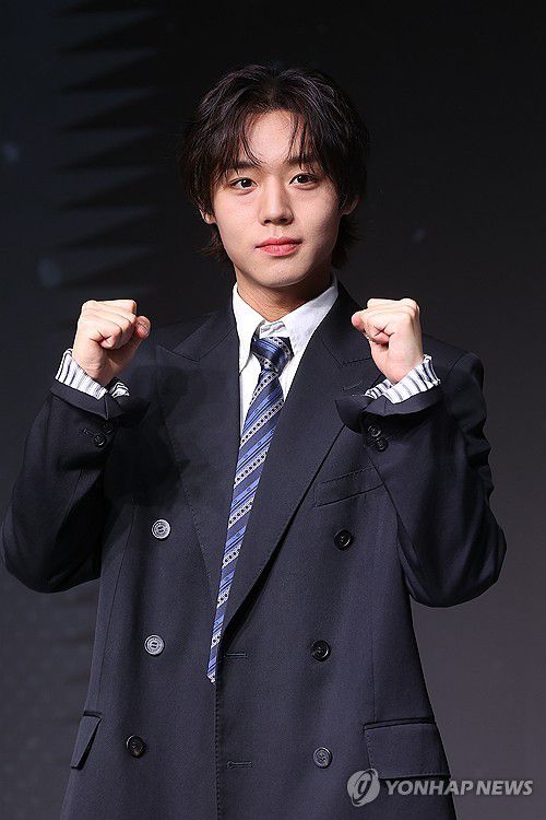 '약한영웅' 연시은 역의 박지훈(서울=연합뉴스) 류효림 기자 = 배우 박지훈이 21일 서울 마포구 호텔 나루 엠갤러리에서 열린 넷플릭스 '약한영웅 Class 2' 제작발표회에서 포즈를 취하고 있다. 2025.4.21 ryousanta@yna.co.kr