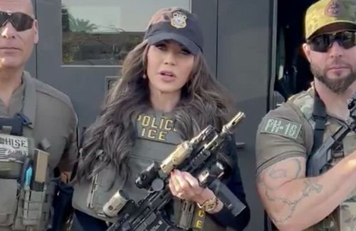 총구 방향이 잘못돼 논란이 된 놈 장관 영상[엑스 캡처. 재판매 및 DB 금지]