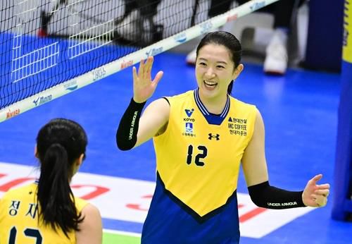 현대건설에서 뛰었던 미들 블로커 이다현(오른쪽)[한국배구연맹 제공. 재판매 및 DB 금지]