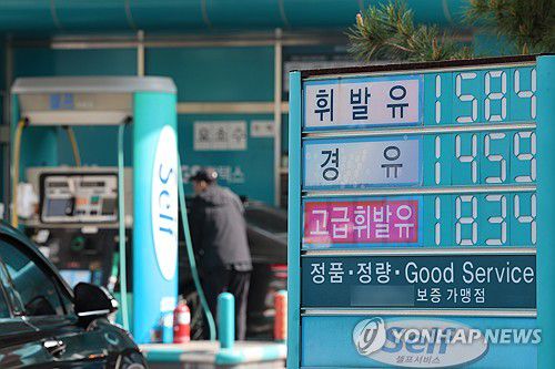유류세 인하 연장…인하폭 축소, 휘발유 15→10%·경유 23→15%[연합뉴스 자료사진]