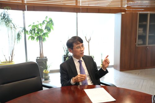 인터뷰하는 박정렬 한국저작권보호원장(서울=연합뉴스) 박정렬 한국저작권보호원장이 22일 연합뉴스와 인터뷰를 하고 있다. 2025.4.22  jongwoo@yna.co.kr