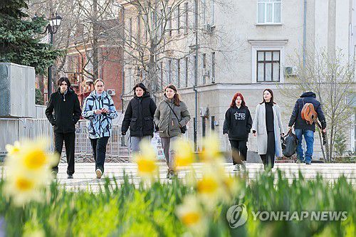 크림반도의 주민들[타스=연합뉴스]