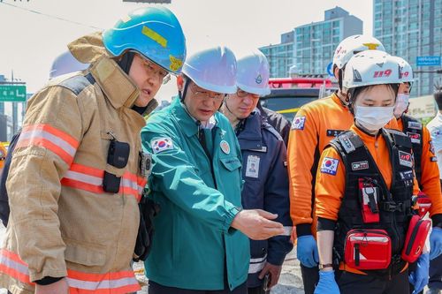 현장 찾은 이동환 고양시장 (왼쪽 두번째)고양시 제공, 재판매 및 DB 금지]