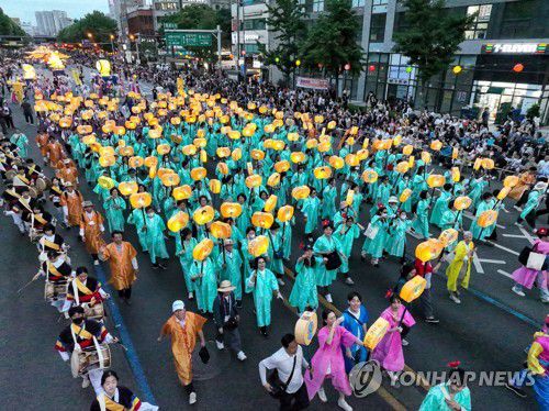 2023년 연등행렬 장면[연합뉴스 자료사진]