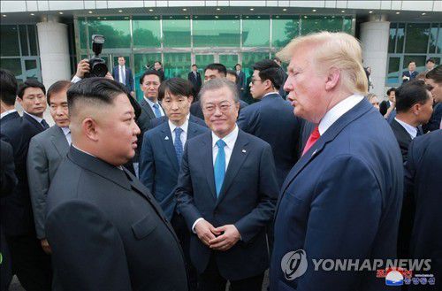 2019년 판문점서 만난 김정은과 트럼프[연합뉴스 자료사진]