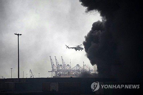 26일(현지시간) 이란 남부 샤히드 라자이항 폭발 현장[AFP 연합뉴스]