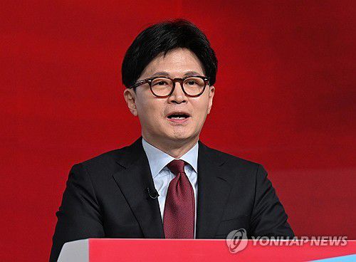 발언하는 국민의힘 B조 한동훈 후보(서울=연합뉴스) 20일 서울 강서구 ASSA아트홀에서 열린 국민의힘 제21대 대통령 후보자 1차 경선 조별 토론회에서 B조 한동훈 후보가 발언하고 있다. 2025.4.20 [국회사진기자단] photo@yna.co.kr