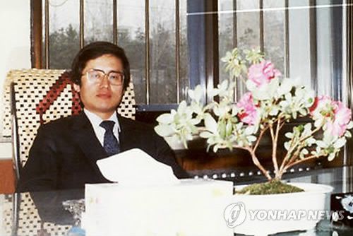 초임검사 시절의 홍준표(서울=연합뉴스) 초임 검사시절의 홍준표. 홍 지사는 1977년 고려대 법과대학을 졸업한 뒤 1982년 사법고시에 합격, 모래시계 검사로 세상에 알려지게 됐다. [연합뉴스 자료사진]