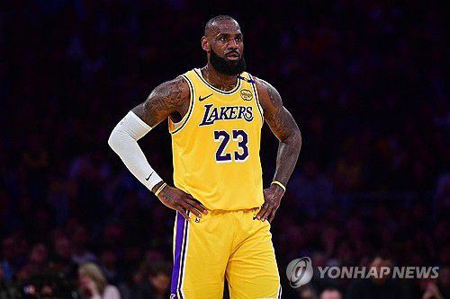 표정이 어두운 르브론 제임스[Imagn Images=연합뉴스. 재판매 및 DB금지]