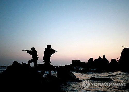 수제선 정찰 나선 육군 23경비여단 기동타격대[연합뉴스 자료사진]