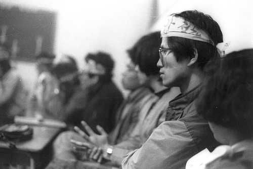 P. 노동운동탄압규탄대회 봉쇄농성85.4.10 부평 1동 성당에서 농성을 이끄는 김문수(학출노동운동가). <저작권자 ⓒ 2001 연 합 뉴 스. 무단전재-재배포 금지.>