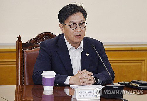 '거시경제·금융현안 간담회' 주재하는 김범석 직무대행(서울=연합뉴스) 김범석 부총리 겸 기획재정부 장관 직무대행이 2일 서울 중구 은행회관에서 열린 '거시경제·금융현안 간담회'를 주재하고 있다. 2025.5.2 [기획재정부 제공. 재판매 및 DB 금지] photo@yna.co.kr