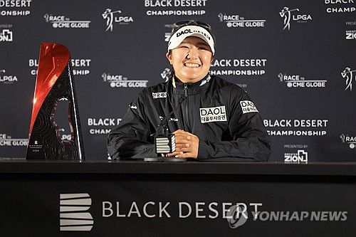 기자회견 하는 유해란유해란이 5일(한국시간) 미국 유타주 아이빈스의 블랙 데저트 리조트 골프코스(파72·6천629야드)에서 열린 미국여자프로골프(LPGA) 투어 신설 대회 블랙 데저트 챔피언십에서 우승한 뒤 기자회견에서 답변하고 있다. [AFP=연합뉴스]