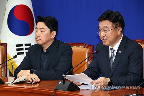 기자간담회 하는 윤호중 총괄선대본부장(서울=연합뉴스) 박동주 기자 = 5일 서울 여의도 국회에서 더불어민주당 윤호중 총괄선대본부장이 기자간담회를 하고 있다. 2025.5.5 pdj6635@yna.co.kr