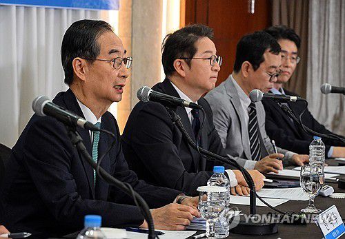 관훈토론회 기조연설하는 한덕수 후보    (서울=연합뉴스) 무소속 한덕수 대통령선거 예비후보가 6일 서울 중구 코리아나호텔에서 열린 관훈토론회에서 기조연설을 하고 있다. 2025.5.6 [국회사진기자단]     utzza@yna.co.kr (끝)