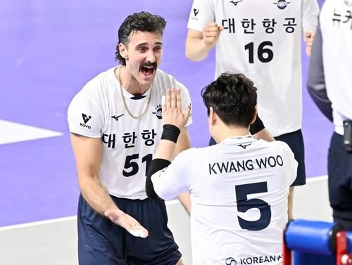 대한항공의 외국인 선수로 뛰었던 카일 러셀(왼쪽)[한국배구연맹 제공. 재판매 및 DB 금지]