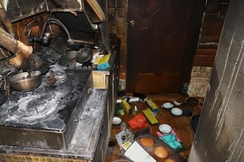 불이 난 여인숙 내부[충주소방서 제공. 재판매 및 DB 금지]