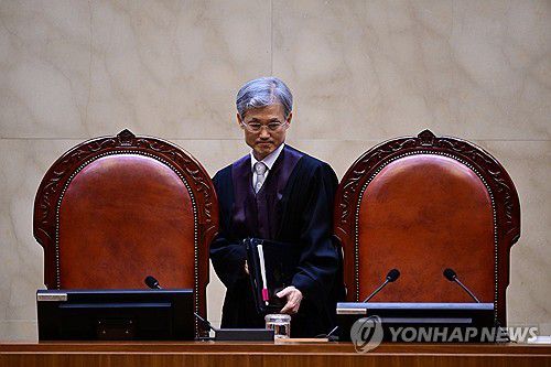 대법원, 민주당 이재명 후보 선거법 상고심 선고(서울=연합뉴스) 조희대 대법원장이 1일 서울 서초구 대법원에서 열린 더불어민주당 이재명 대선 후보의 공직선거법 위반 사건 상고심 선고 재판에 참석하고 있다. 2025.5.1 [사진공동취재단] photo@yna.co.kr