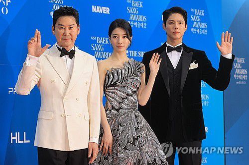 백상예술대상 사회 맡은 신동엽-수지-박보검(서울=연합뉴스) 류효림 기자 = 방송인 신동엽, 배우 수지, 박보검이 5일 서울 강남구 삼성동 코엑스에서 열린 61회 백상예술대상 레드카펫에서 포즈를 취하고 있다. 2025.5.5 ryousanta@yna.co.kr