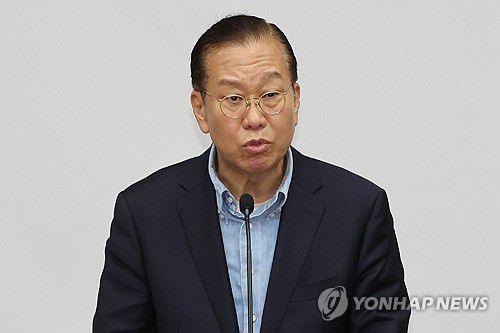 후보 단일화 촉구하는 권영세 비대위원장(서울=연합뉴스) 김주성 기자 = 국민의힘 권영세 비상대책위원장이 6일 서울 여의도 국회에서 열린 의원총회에서 후보 단일화를 촉구하고 있다. 2025.5.6 utzza@yna.co.kr