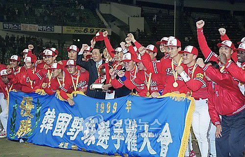 1999년 한국시리즈 우승을 차지한 한화 이글스[연합뉴스 자료사진]