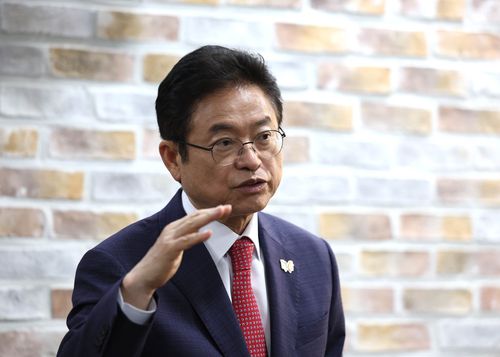 연합뉴스와 인터뷰하는 이철우 경북지사    (서울=연합뉴스) 이지은 기자 = 이철우 경북도지사가 7일 서울 종로구 연합뉴스 사옥에서 2025 아시아태평양경제협력체(APEC) 정상회의와 관련해 연합뉴스와 인터뷰를 하고 있다. 2025.5.8     jieunlee@yna.co.kr (끝)