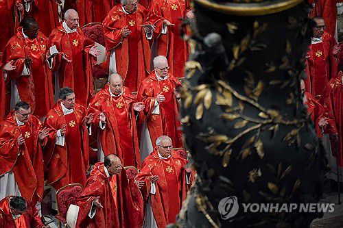 성 베드로 대성전에 모인 추기경들VATICAN MEDIA / AFP 연합뉴스. 재판매 및 DB 금지]