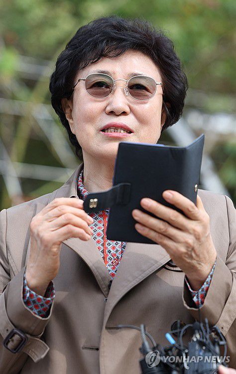 '실종 딸 입양 모르고 44년간 찾아 헤맸습니다"1975년 충북 청주에서 실종된 한태순 씨의 딸은 입양기관을 통해 미국으로 입양됐다. 한 씨는 이 사실을 모른 채 전국을 돌며 딸을 찾아 헤맸다고 했다. 한 씨는 2019년 한 비영리단체의 도움으로 딸을 만나게 됐다. [김도훈 기자]