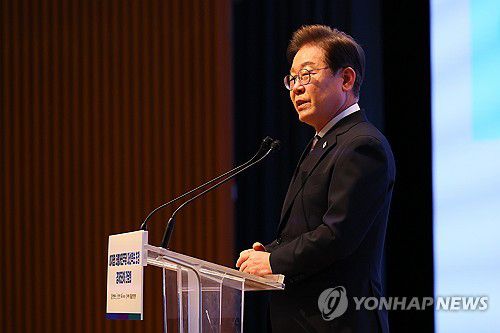 이재명 대선 후보 발언(서울=연합뉴스) 더불어민주당 이재명 대선 후보가 8일 서울 중구 대한상공회의소에서 열린 경제5단체장과 간담회에 참석해 발언하고 있다. 2025.5.8 [국회사진기자단] photo@yna.co.kr