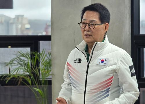 인삿말하는 박지원 의원[민주당 해남완도진도 지역위원회 제공·재판매 및 DB 금지]