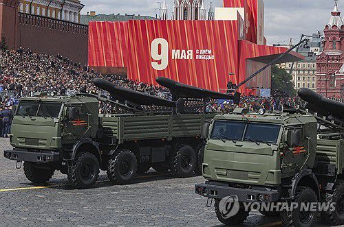 러시아 전승절 열병식에 처음 등장한 드론[EPA=연합뉴스. 재판매 및 DB 금지]