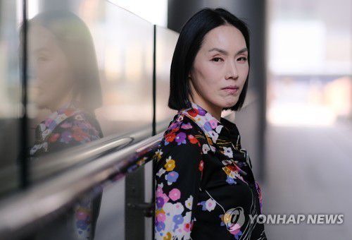 드라마 '더글로리'에서 동은을 학대하는 엄마 역할로 분한 배우 박지아 [연합뉴스 자료사진]