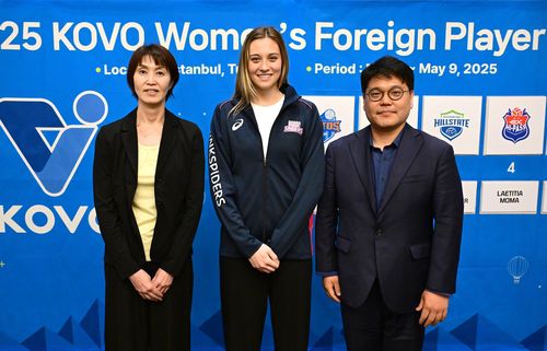 요시하라 감독(왼쪽), 이영하 단장(오른쪽)과 함께한 라셈[한국배구연맹 제공. 재판매 및 DB 금지]