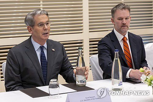 베선트 장관과 그리어 대표[EPA 연합뉴스 자료사진. 재판매 및 DB 금지]