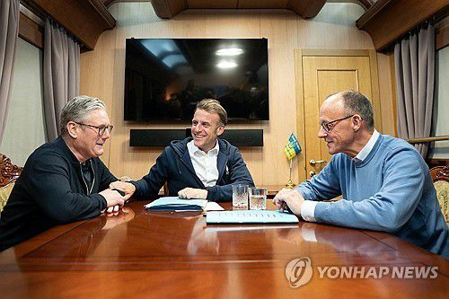 9일(현지시간) 우크라이나 향하는 영·프·독 정상들[로이터=연합뉴스]