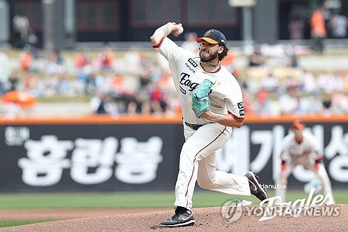 '폰세 7이닝 무실점 13K' 한화 7연승(서울=연합뉴스) 한화 이글스 외국인 투수 폰세가 20일 대전 한화생명볼파크에서 열린 프로야구 NC와 홈 경기에 선발 등판해 역투하고 있다. 2025.4.20 [한화 이글스 제공. 재판매 및 DB 금지] photo@yna.co.kr