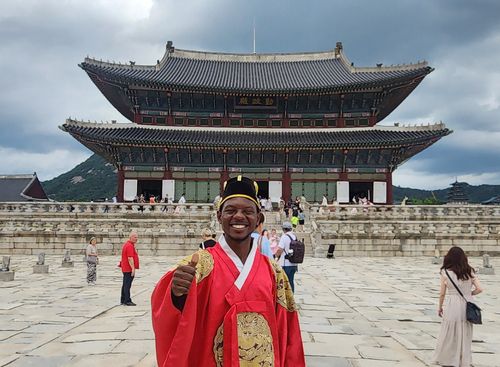 궁궐 나들이를 간 아부우 씨[다일공동체 제공. 재판매 및 DB 금지]