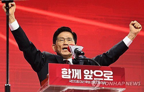 수락연설하는 김문수 후보     (고양=연합뉴스) 박동주 기자 = 국민의힘 대선 후보로 선출된 김문수 후보가 3일 경기 고양시 킨텍스에서 열린 국민의힘 전당대회에서 수락 연설을 하고 있다. 2025.5.3 [공동취재]     pdj6635@yna.co.kr (끝)