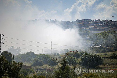 10일(현지시간) 화재로 인해 유독성 연기 퍼지는 스페인 카탈루냐 지방[AP=연합뉴스]