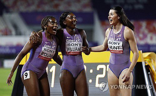 여자 400ｍ 계주에서 우승한 영국(광저우 로이터=연합뉴스) 11일 중국 광저우에서 열린 2025 세계육상릴레이선수권 여자 400ｍ 계주 결선에서 우승한 영국 대표팀.